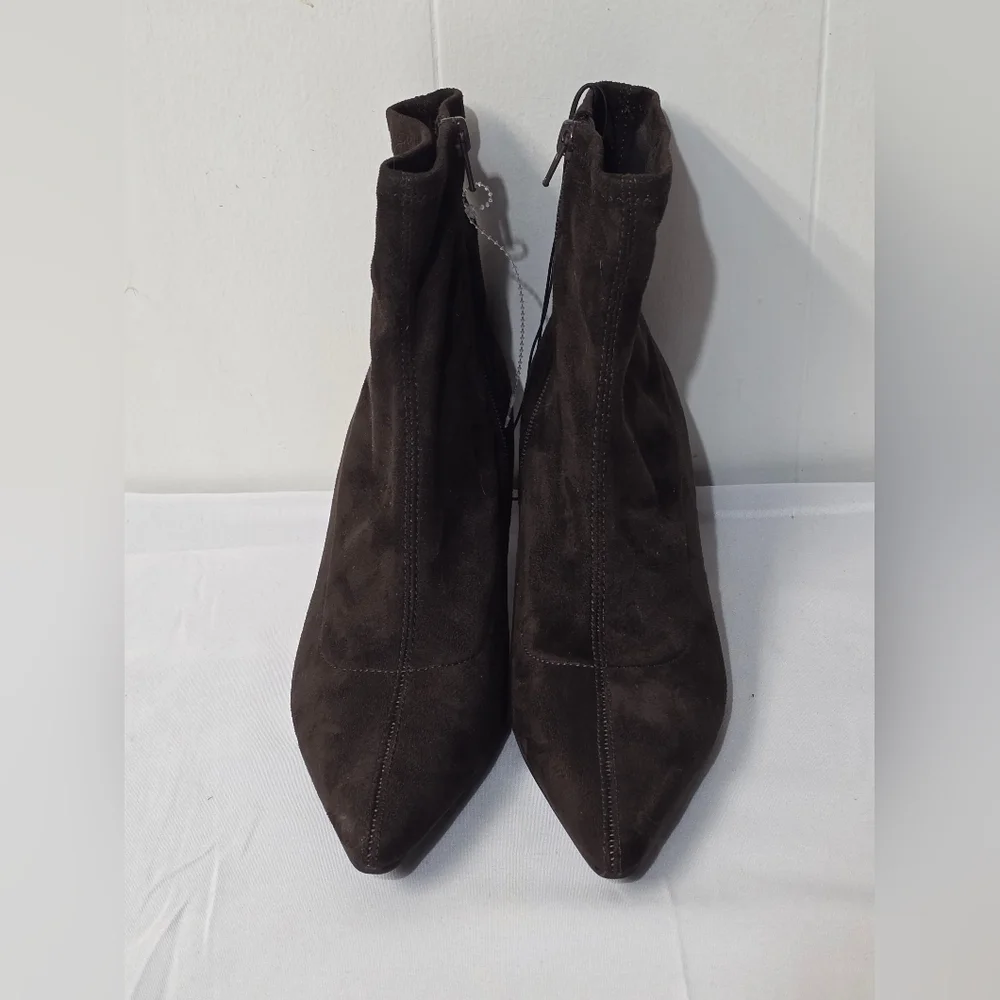 Unisa Chocolate Brown Faux Suede Ankle Kitten Heel Booties Womens Size 6.5